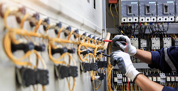 Professional Electrician technician working in Richton Park, IL